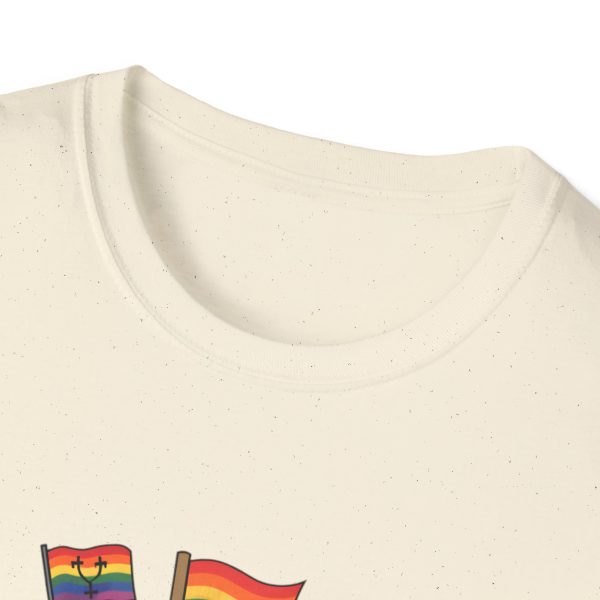 Tshirt Drapeau LGBT pieuvre tenant un drapeau arc-en-ciel et d'autres drapeaux design coloré et amusant pour célébrer LGBTQ+ shirt t-shirt - Image 39