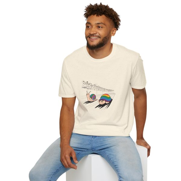 Tshirt LGBTQ+ deux escargots superposés design amusant pour célébrer la fierté et l'inclusion dans la communauté LGBT+ shirt t-shirt - Image 48