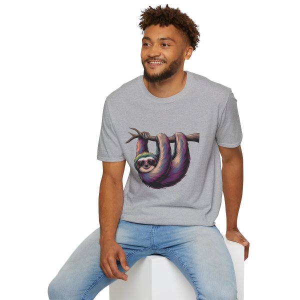 Tshirt LGBTQ+ paresseux accroché à une branche avec des lunettes de soleil design amusant et relaxant pour célébrer la fierté LGBTQ+ t-shirt - Image 36