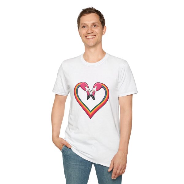 Tshirt Drapeau LGBT flamants roses en forme de coeur fond noir design romantique et symbolique pour célébrer l'amour LGBTQ+ t-shirt - Image 19