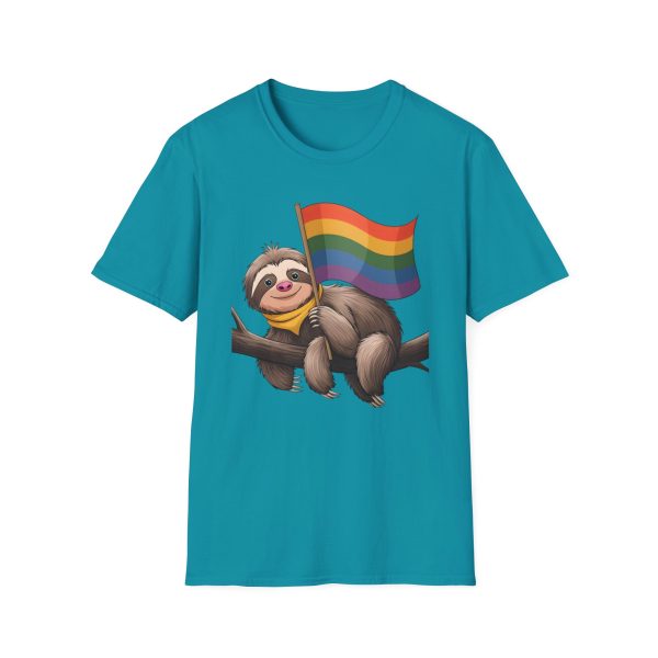 Tshirt Drapeau LGBT paresseux tenant un drapeau arc-en-ciel sur une branche design amusant pour soutien et sensibilisation LGBTQ+ t-shirt - Image 97