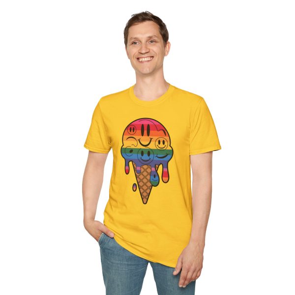 Tshirt LGBT+ cônes de glace avec visages souriants design amusant et mignon pour sensibilisation à la diversité et inclusion LGBTQ+ t-shirt - Image 55