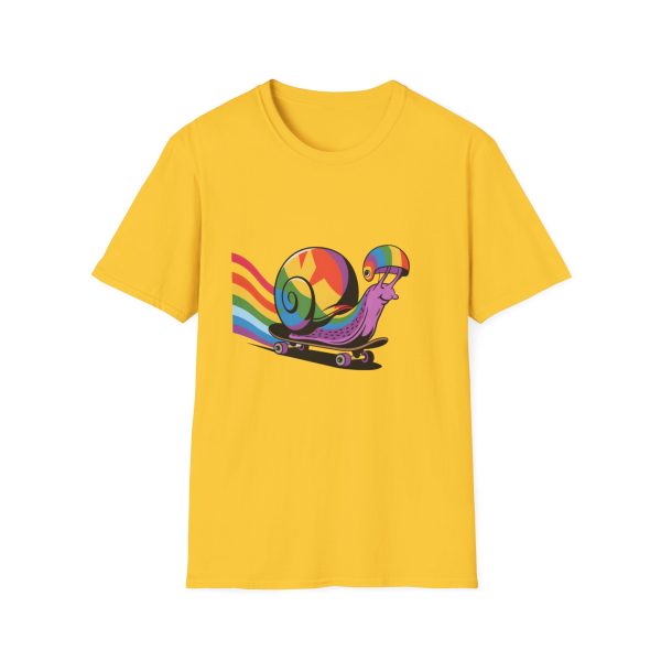 Tshirt LGBT+ escargot sur un skateboard avec roue arc-en-ciel design amusant et coloré pour célébrer la fierté LGBTQ+ shirt t-shirt - Image 49