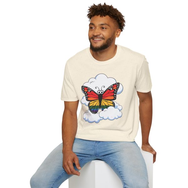 Tshirt Drapeau LGBT papillon assis sur un nuage dans le ciel design poétique et coloré pour sensibilisation et fierté LGBTQ+ shirt t-shirt - Image 48