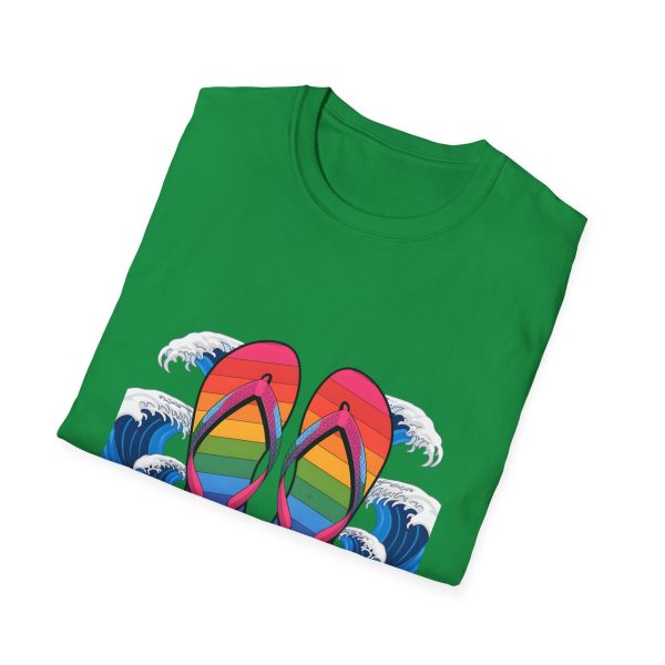 Tshirt LGBT+ tongs flottant dans l'eau design coloré et décontracté pour célébrer la fierté LGBTQ+ et l'amour universel shirt t-shirt - Image 88