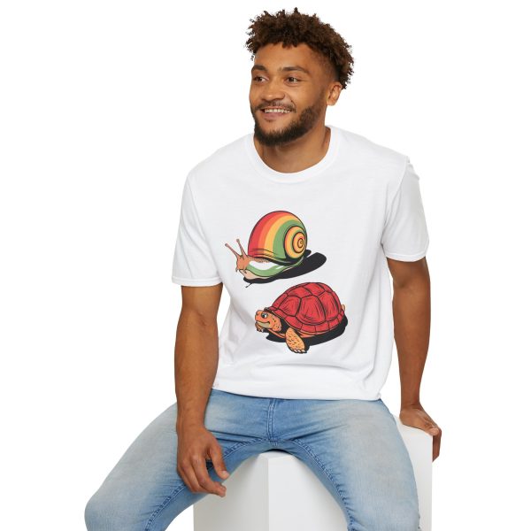 Tshirt Drapeau LGBT escargot et tortue sur fond noir design amusant pour sensibilisation et soutien à la diversité LGBTQ+ shirt t-shirt - Image 24