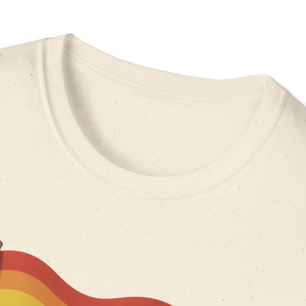 Tshirt Drapeau LGBT paresseux tenant un drapeau arc-en-ciel sur une branche design amusant et coloré pour sensibilisation LGBTQ+ t-shirt - Image 39