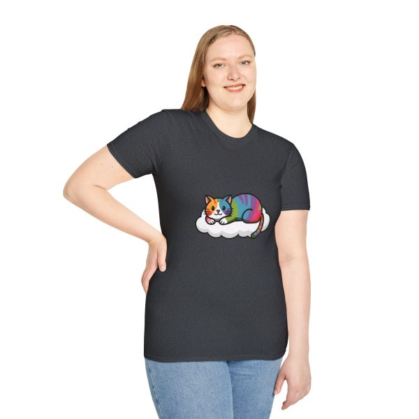 Tshirt LGBTQ+ chat allongé sur un nuage design mignon et apaisant pour célébrer l'amour et la diversité dans la communauté LGBTQ+ t-shirt - Image 5