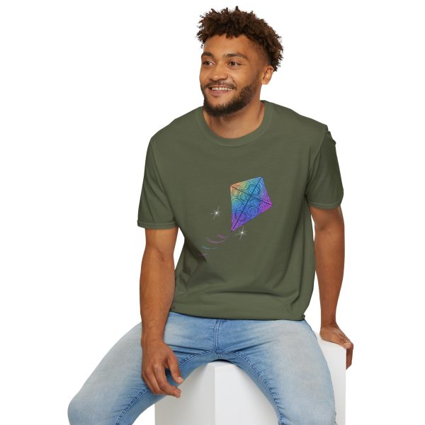 Tshirt Drapeau LGBT cerf-volant coloré volant dans la nuit design symbolique pour célébrer la liberté et la fierté LGBTQ+ shirt t-shirt - Image 72