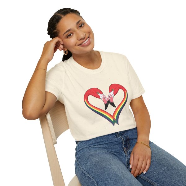 Tshirt LGBT+ flamants roses formant un coeur design symbolique pour célébration de l'amour et fierté LGBTQ+ et diversité shirt t-shirt - Image 46