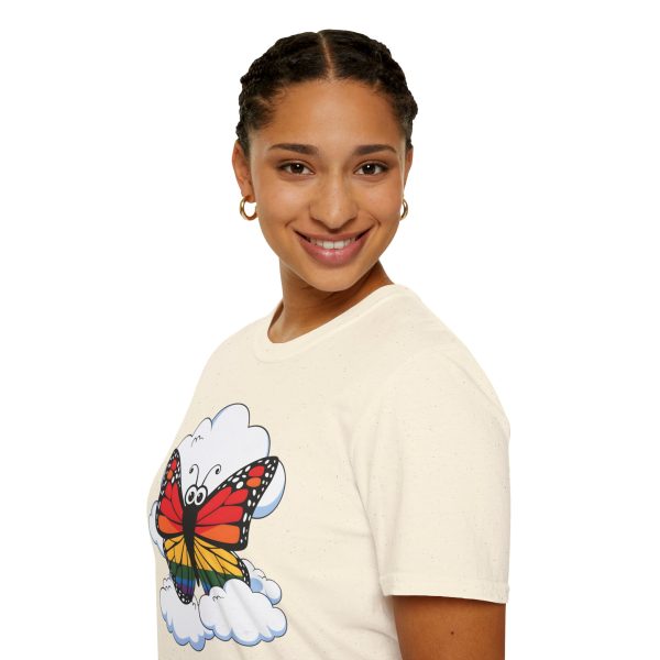 Tshirt Drapeau LGBT papillon assis sur un nuage dans le ciel design poétique et coloré pour sensibilisation et fierté LGBTQ+ shirt t-shirt - Image 45