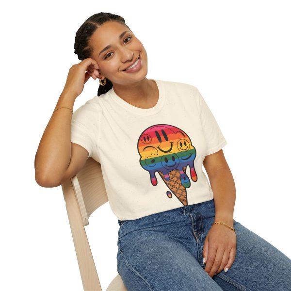 Tshirt LGBT+ cônes de glace avec visages souriants design amusant et mignon pour sensibilisation à la diversité et inclusion LGBTQ+ t-shirt - Image 46