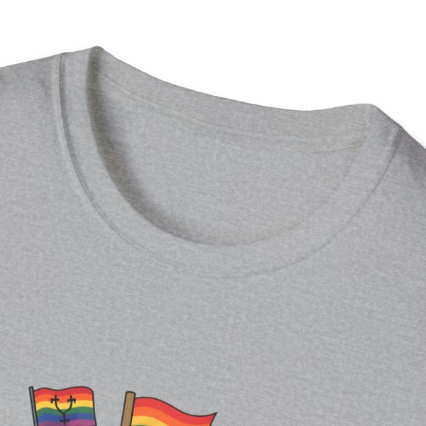 Tshirt Drapeau LGBT pieuvre tenant un drapeau arc-en-ciel et d'autres drapeaux design coloré et amusant pour célébrer LGBTQ+ shirt t-shirt - Image 27