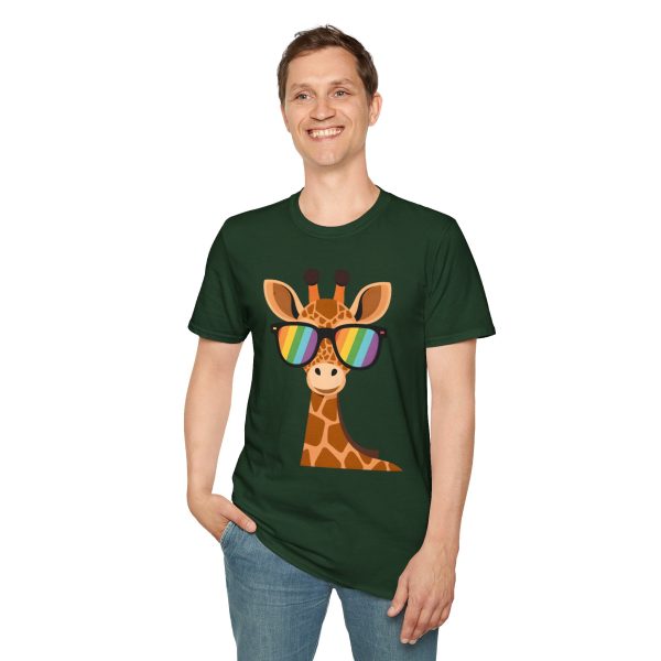 Tshirt LGBT+ girafe avec lunettes de soleil et rayure arc-en-ciel design humoristique et stylé pour fierté et soutien LGBTQ+ shirt t-shirt - Image 79