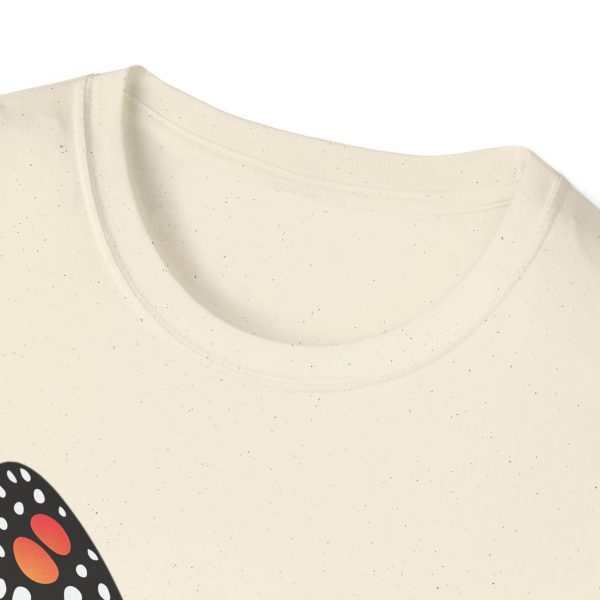 Tshirt Drapeau LGBT papillon coloré avec grands yeux sur fond noir design original et stylé pour sensibilisation à la fierté LGBTQ+ t-shirt - Image 39