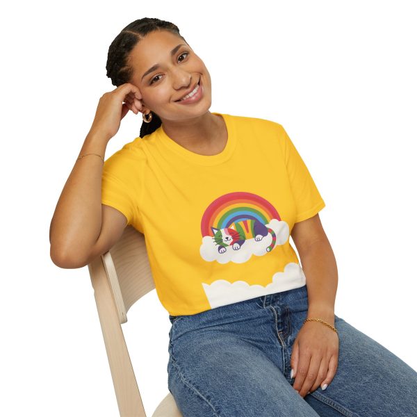 Tshirt LGBTQ+ chat dormant sur un nuage avec arc-en-ciel en arrière-plan design mignon et apaisant pour fierté LGBTQ+ shirt t-shirt - Image 58