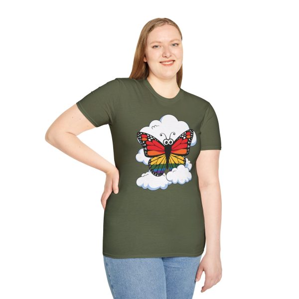 Tshirt Drapeau LGBT papillon assis sur un nuage dans le ciel design poétique et coloré pour sensibilisation et fierté LGBTQ+ shirt t-shirt - Image 65