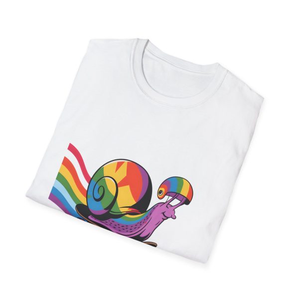 Tshirt LGBT+ escargot sur un skateboard avec roue arc-en-ciel design amusant et coloré pour célébrer la fierté LGBTQ+ shirt t-shirt - Image 16