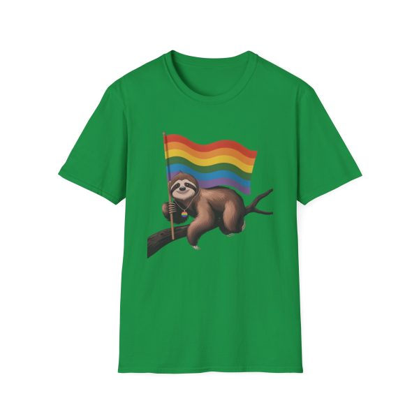 Tshirt Drapeau LGBT paresseux tenant un drapeau arc-en-ciel sur une branche design amusant et coloré pour sensibilisation LGBTQ+ t-shirt - Image 85