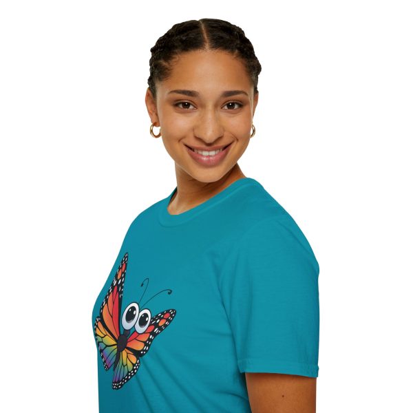 Tshirt Drapeau LGBT papillon coloré avec grands yeux sur fond noir design original et stylé pour sensibilisation à la fierté LGBTQ+ t-shirt - Image 105