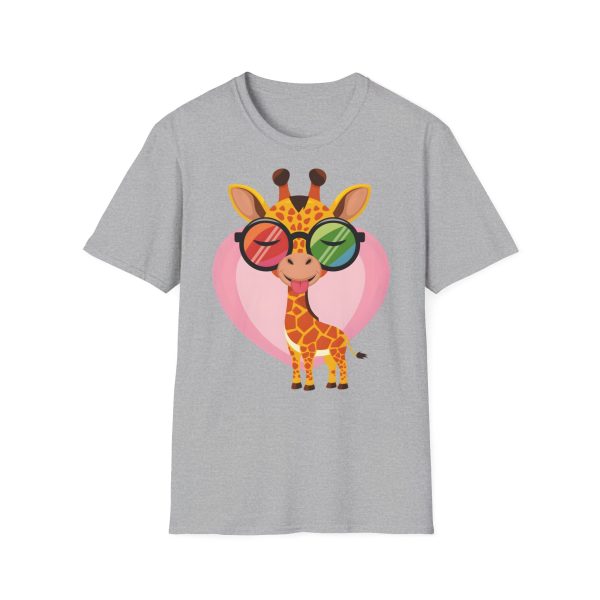 Tshirt LGBT+ girafe avec lunettes et coeur illustration colorée et amusante pour sensibilisation et soutien LGBTQ+ shirt t-shirt - Image 25