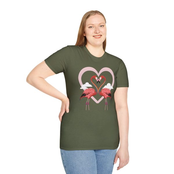 Tshirt LGBTQ+ flamants roses formant un coeur design symbolique et symbolique pour célébrer l'amour et la diversité LGBTQ+ shirt t-shirt - Image 65