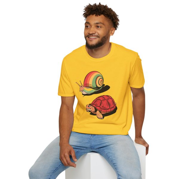 Tshirt Drapeau LGBT escargot et tortue sur fond noir design amusant pour sensibilisation et soutien à la diversité LGBTQ+ shirt t-shirt - Image 60