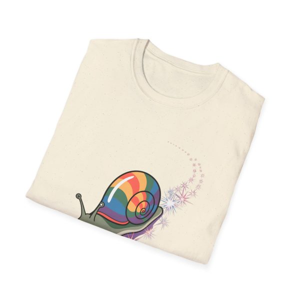 Tshirt LGBT+ escargot avec coquille colorée sur son dos design original et mignon pour célébrer la diversité et fierté LGBTQ+ shirt t-shirt - Image 40