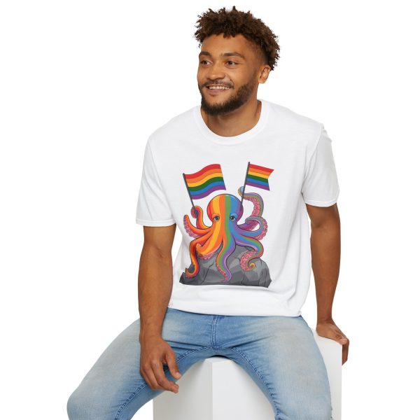 Tshirt LGBTQ+ pieuvre tenant un drapeau arc-en-ciel sur un rocher design vibrant et stylé pour sensibilisation et inclusion LGBTQ+ t-shirt - Image 24