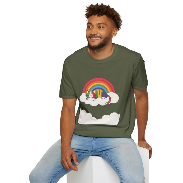 Tshirt LGBTQ+ chat dormant sur un nuage avec arc-en-ciel en arrière-plan design mignon et apaisant pour fierté LGBTQ+ shirt t-shirt - Image 72