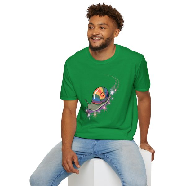 Tshirt LGBT+ escargot avec coquille colorée sur son dos design original et mignon pour célébrer la diversité et fierté LGBTQ+ shirt t-shirt - Image 96