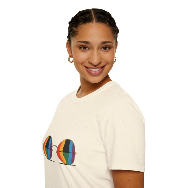 Tshirt Drapeau LGBT paire de lunettes sur fond noir design stylé et vibrant pour sensibilisation et soutien LGBTQ+ shirt t-shirt - Image 45