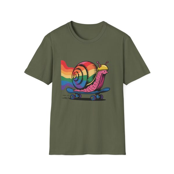 Tshirt LGBTQ+ escargot en skateboard avec fond arc-en-ciel design ludique et vibrant pour célébrer la fierté et inclusion LGBTQ+ t-shirt - Image 61