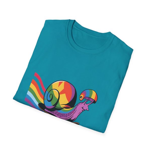 Tshirt LGBT+ escargot sur un skateboard avec roue arc-en-ciel design amusant et coloré pour célébrer la fierté LGBTQ+ shirt t-shirt - Image 100