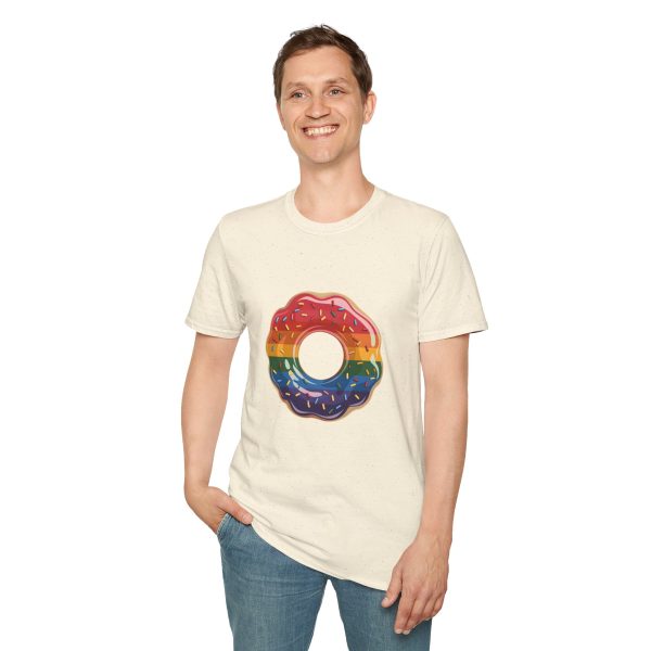 Tshirt Drapeau LGBT donut arc-en-ciel avec paillettes sur fond noir design coloré et amusant pour célébrer la diversité LGBTQ+ shirt t-shirt - Image 43