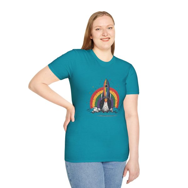 Tshirt LGBT+ fusée avec arc-en-ciel en arrière-plan design futuriste et coloré pour fierté et soutien à la communauté LGBTQ+ shirt t-shirt - Image 101