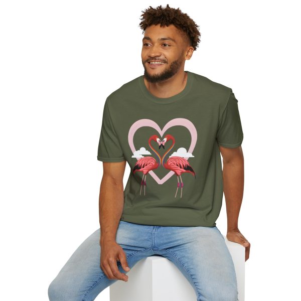 Tshirt LGBTQ+ flamants roses formant un coeur design symbolique et symbolique pour célébrer l'amour et la diversité LGBTQ+ shirt t-shirt - Image 72