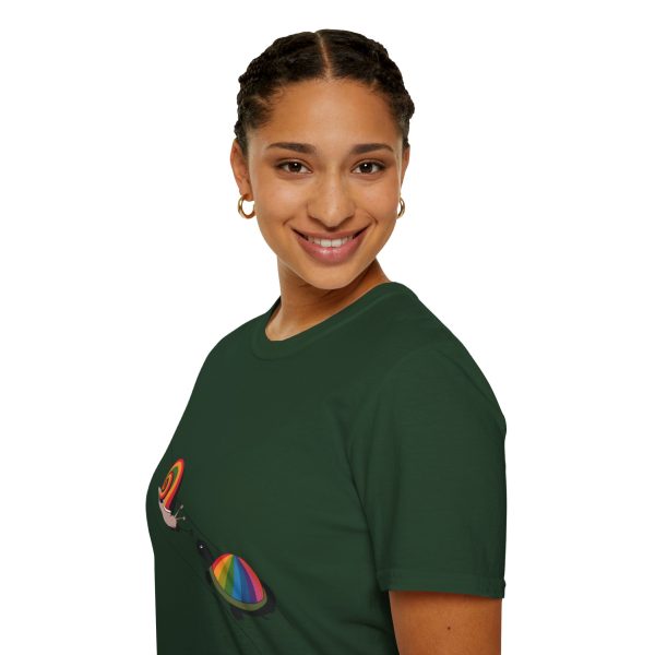 Tshirt Drapeau LGBT escargot avec coquille arc-en-ciel sur fond noir design stylé et vibrant pour sensibilisation LGBTQ+ shirt t-shirt - Image 81