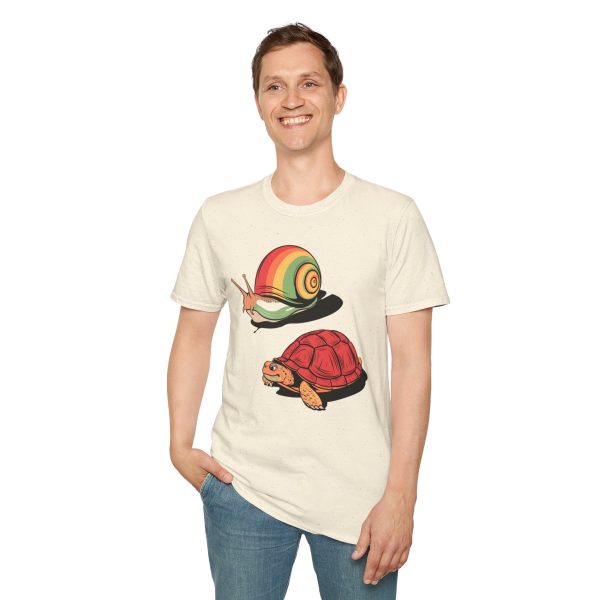 Tshirt Drapeau LGBT escargot et tortue sur fond noir design amusant pour sensibilisation et soutien à la diversité LGBTQ+ shirt t-shirt - Image 43