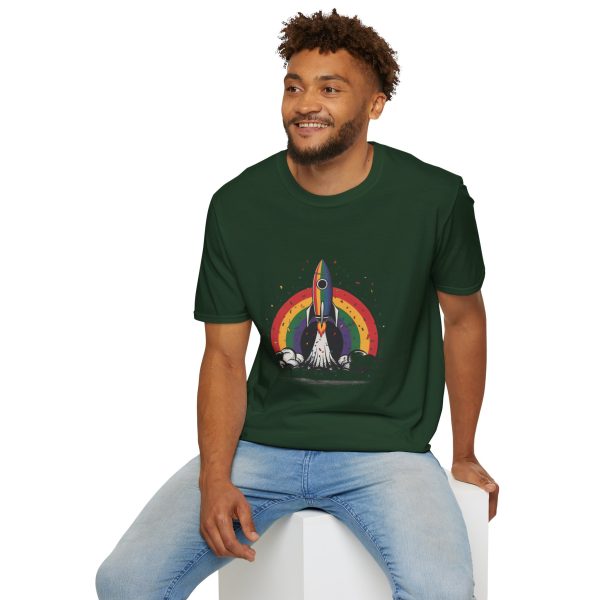 Tshirt LGBT+ fusée avec arc-en-ciel en arrière-plan design futuriste et coloré pour fierté et soutien à la communauté LGBTQ+ shirt t-shirt - Image 84