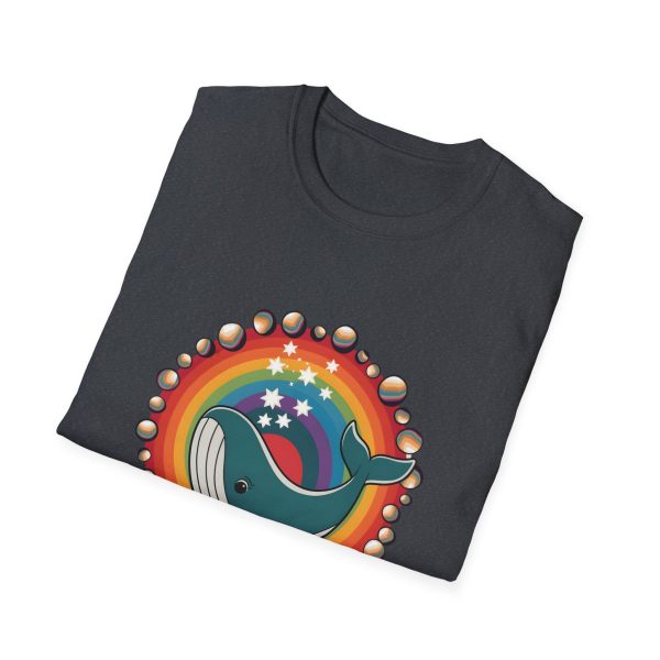 Tshirt LGBT+ baleine avec un arc-en-ciel en arrière-plan design magique et coloré pour sensibilisation et inclusion LGBTQ+ shirt t-shirt - Image 4