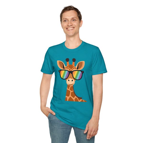 Tshirt LGBT+ girafe avec lunettes de soleil et rayure arc-en-ciel design humoristique et stylé pour fierté et soutien LGBTQ+ shirt t-shirt - Image 103