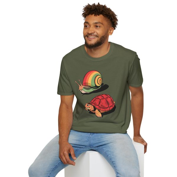 Tshirt Drapeau LGBT escargot et tortue sur fond noir design amusant pour sensibilisation et soutien à la diversité LGBTQ+ shirt t-shirt - Image 72