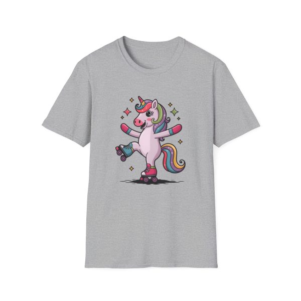 Tshirt LGBTQ+ licorne en skateboard sur fond noir design cool et coloré pour soutien à la fierté et diversité de la communauté LGBT+ t-shirt - Image 25