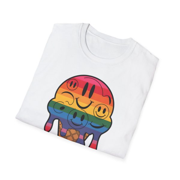 Tshirt LGBT+ cônes de glace avec visages souriants design amusant et mignon pour sensibilisation à la diversité et inclusion LGBTQ+ t-shirt - Image 16