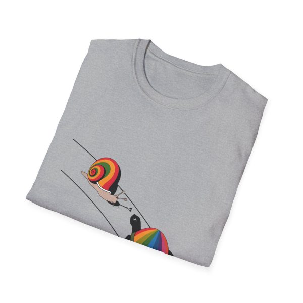 Tshirt Drapeau LGBT escargot avec coquille arc-en-ciel sur fond noir design stylé et vibrant pour sensibilisation LGBTQ+ shirt t-shirt - Image 28