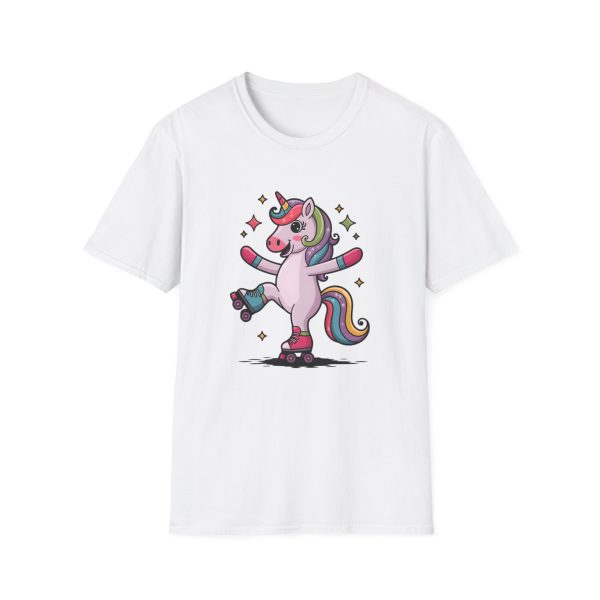 Tshirt LGBTQ+ licorne en skateboard sur fond noir design cool et coloré pour soutien à la fierté et diversité de la communauté LGBT+ t-shirt - Image 13