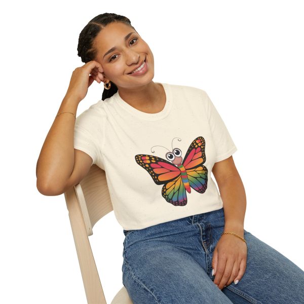 Tshirt LGBTQ+ papillon coloré avec grands yeux sur fond noir design vibrant et amusant pour célébrer la diversité LGBTQ+ shirt t-shirt - Image 46