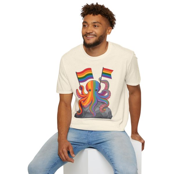 Tshirt LGBTQ+ pieuvre tenant un drapeau arc-en-ciel sur un rocher design vibrant et stylé pour sensibilisation et inclusion LGBTQ+ t-shirt - Image 48