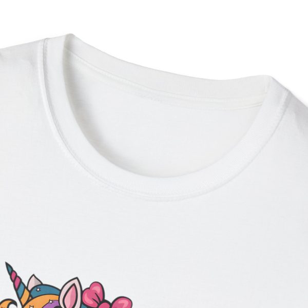 Tshirt Drapeau LGBT licorne sur un skateboard sur fond noir design vibrant et stylé pour sensibilisation à la diversité LGBTQ+ shirt t-shirt - Image 15